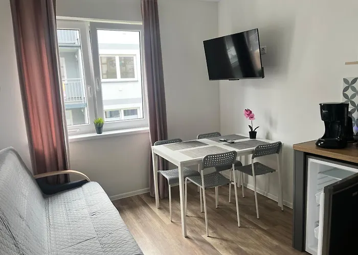 44a, Debina 公寓 *